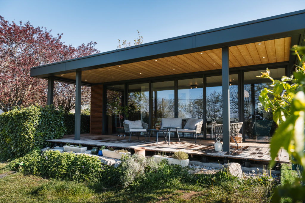 extension-transition-debord-de-toit-bois-metzger-vue-sur-terrasse-jardin-nancy-lorraine